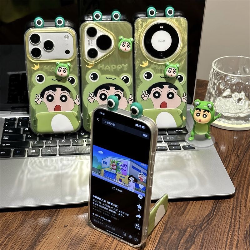 Cute 3D Frog Crayon Shin-chan Phone Case, Green Gradient Oil Texture Anti-Drop TPU Cover with Frog Ear Camera Frame & Mini Shin-chan Figure, Compatible with iPhone